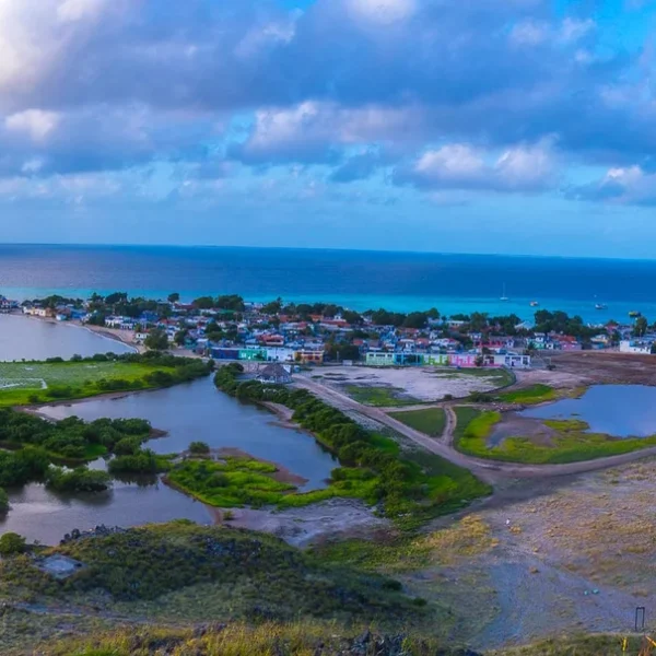 Descubre los encantos de Los Roques: Cultura, historia y belleza natural.