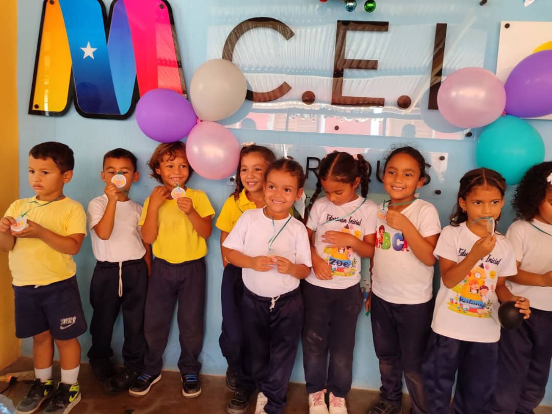 Pequeños científicos en acción: Celebrando el Reto de Ciencias Naturales en el C.E.I. Los Roques