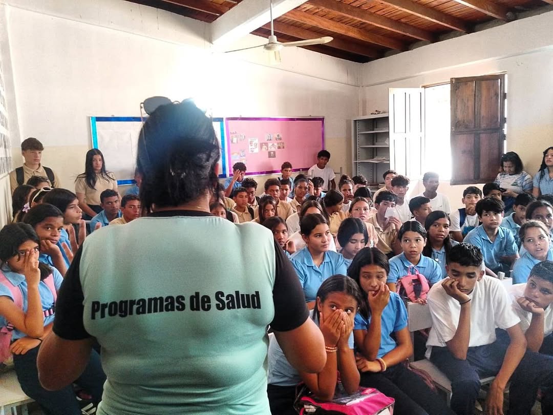 Charla sobre Educación Sexual en el Liceo Bolivariano Archipiélago Los Roques