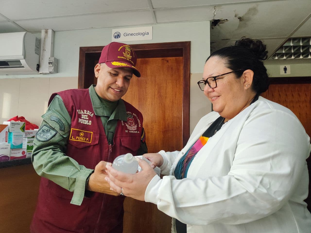 Guardia del Pueblo entrega medicamentos al Ambulatorio Petra María Marcano