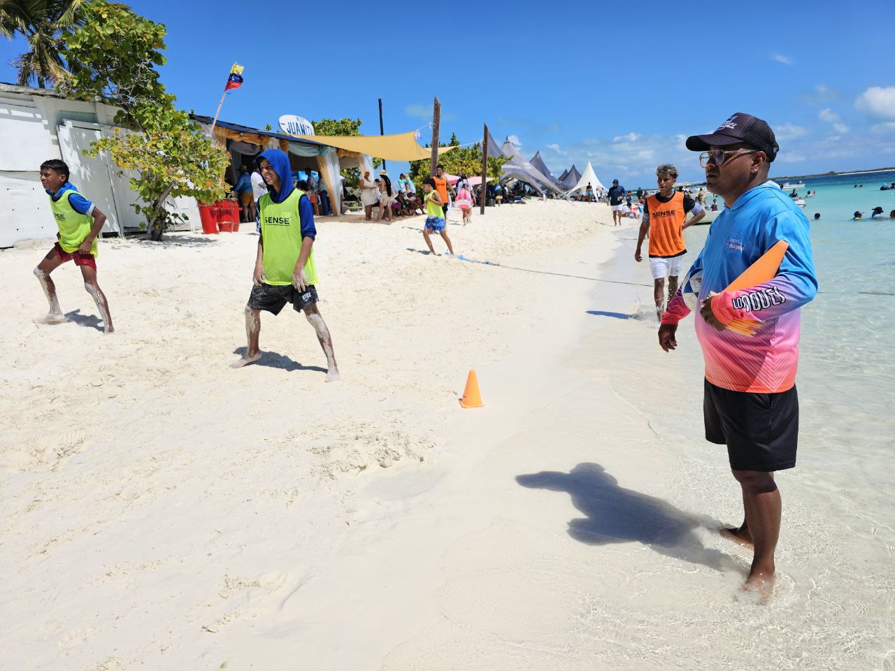 Los Roques vibró con el Festival Deportivo Playero en homenaje a la Virgen del Valle